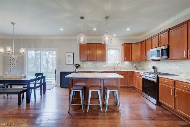 2594 Carlton Street NW, North Canton, OH 44720