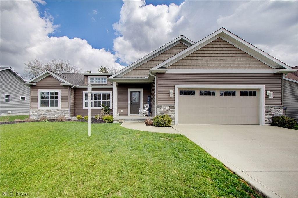 2594 Carlton Street NW, North Canton, OH 44720