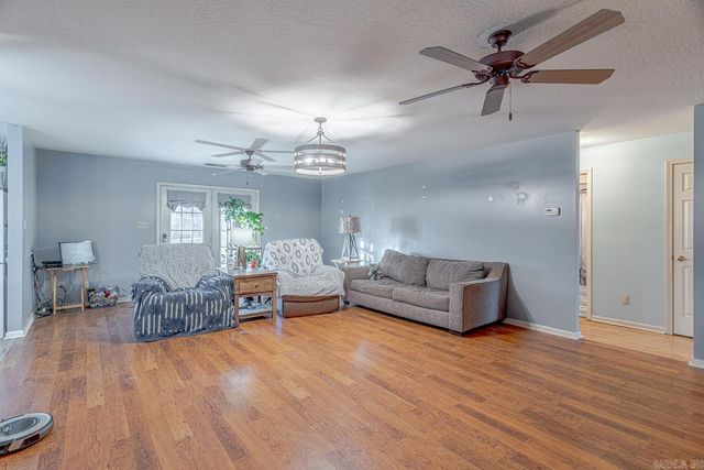 806 W Mueller St, Paragould, AR 72450