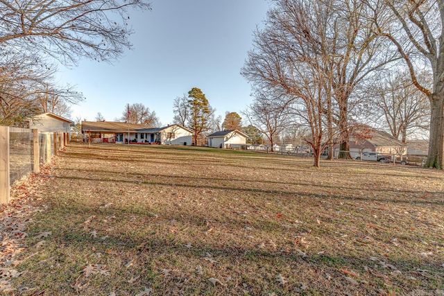 806 W Mueller St, Paragould, AR 72450