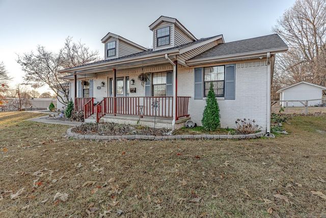 806 W Mueller St, Paragould, AR 72450