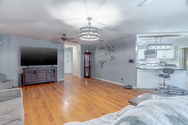 806 W Mueller St, Paragould, AR 72450