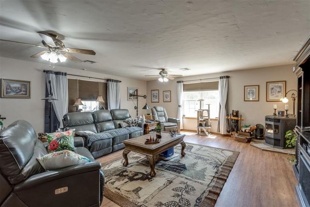 334486 E Highway 62, Mcloud, OK 74851