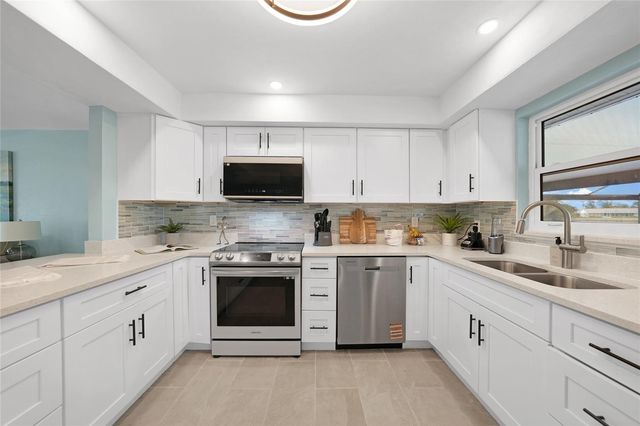 46 OAKLAND HILLS COURT, Rotonda West, FL 33947