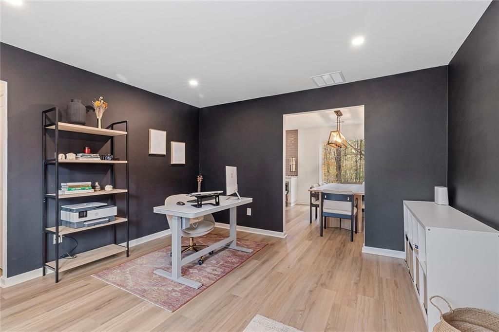 Image 15 of property listing at 104 Birch Rill Drive, Alpharetta, GA 30022