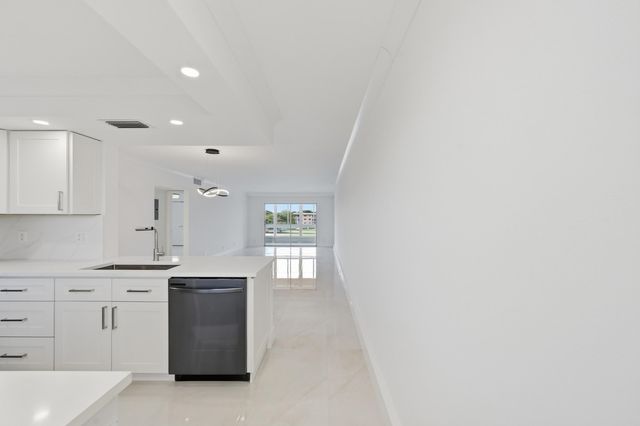 3204 Portofino Point B4, Coconut Creek, FL 33066