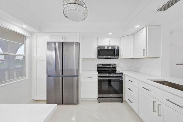 3204 Portofino Point B4, Coconut Creek, FL 33066