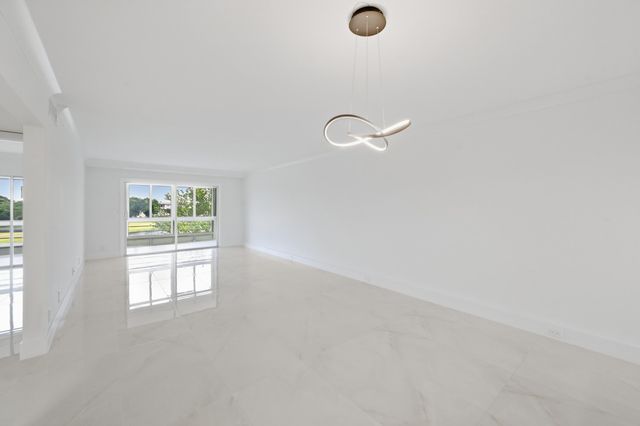 3204 Portofino Point B4, Coconut Creek, FL 33066