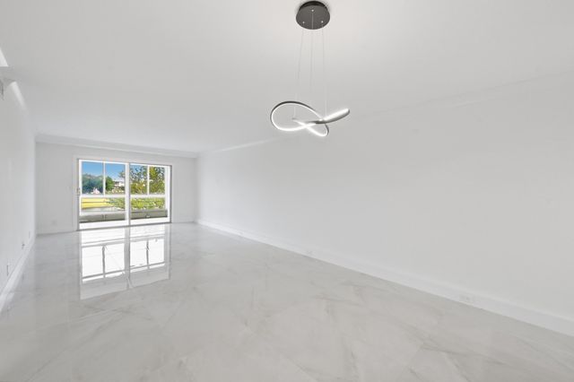 3204 Portofino Point B4, Coconut Creek, FL 33066