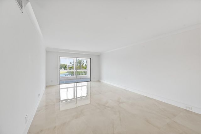 3204 Portofino Point B4, Coconut Creek, FL 33066