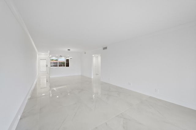 3204 Portofino Point B4, Coconut Creek, FL 33066