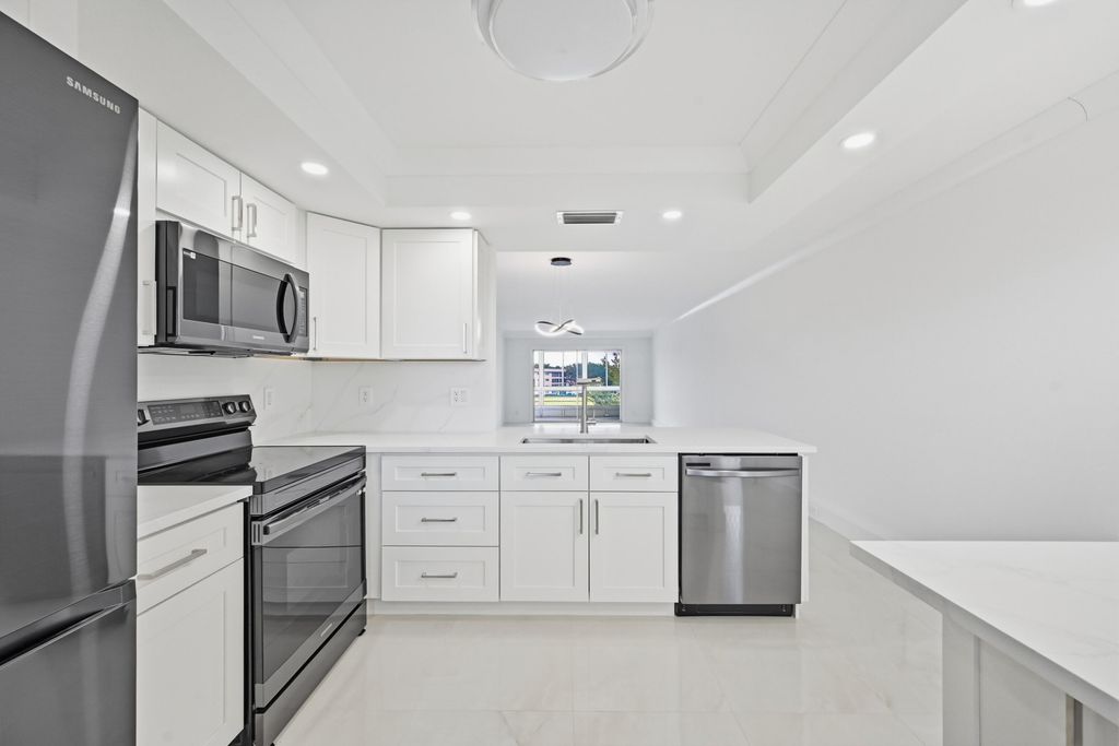 3204 Portofino Point B4, Coconut Creek, FL 33066
