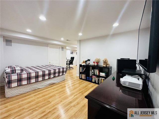 34 Cotoneaster Court, South Brunswick, NJ 08852