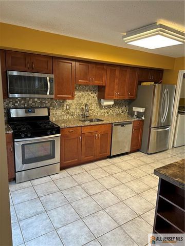 34 Cotoneaster Court, South Brunswick, NJ 08852