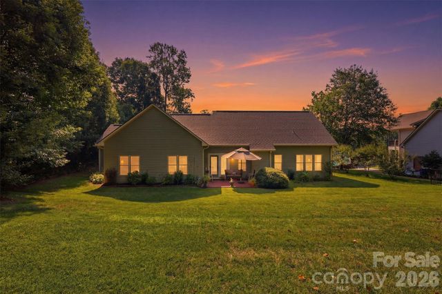 3809 Creek Ridge Drive, Denver, NC 28037