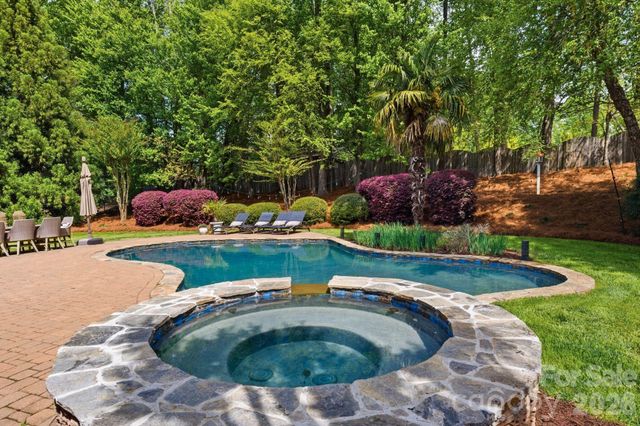 7004 Camrose Crossing Lane, Matthews, NC 28104
