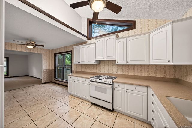 13515 Hollow View St, San Antonio, TX 78232