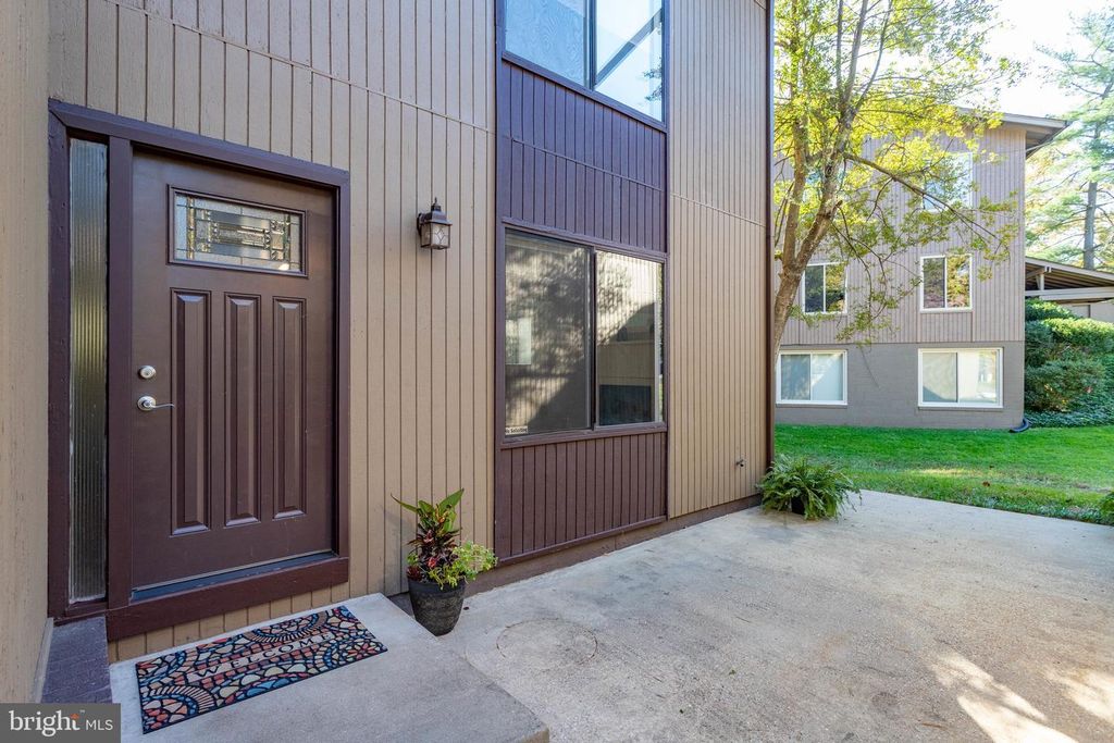 12303 MULBERRY CT, Woodbridge, VA 22192