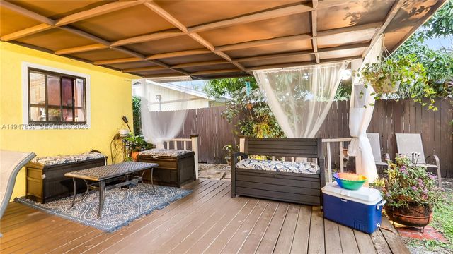 7808 SW 8th Ct, North Lauderdale, FL 33068