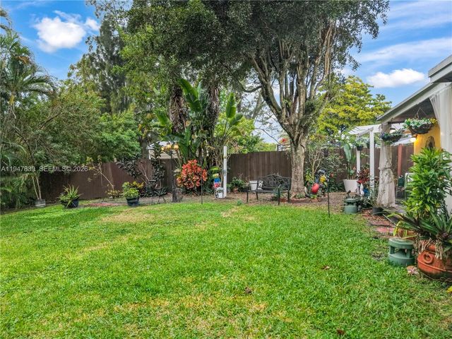 7808 SW 8th Ct, North Lauderdale, FL 33068