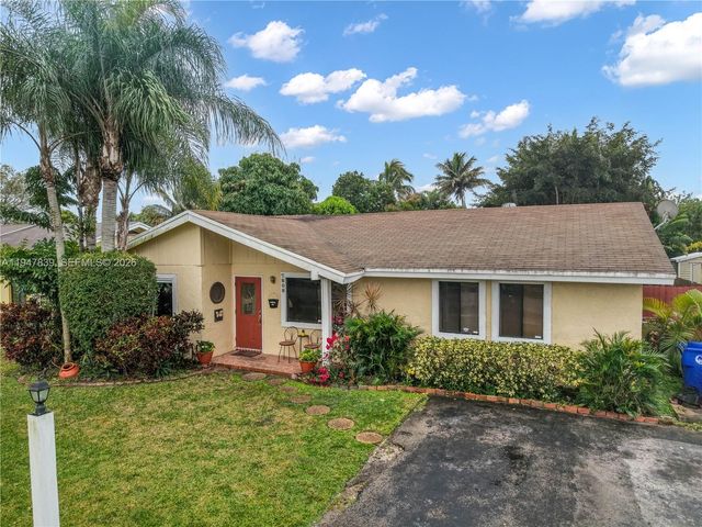 7808 SW 8th Ct, North Lauderdale, FL 33068