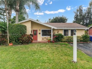 7808 SW 8th Ct, North Lauderdale, FL 33068