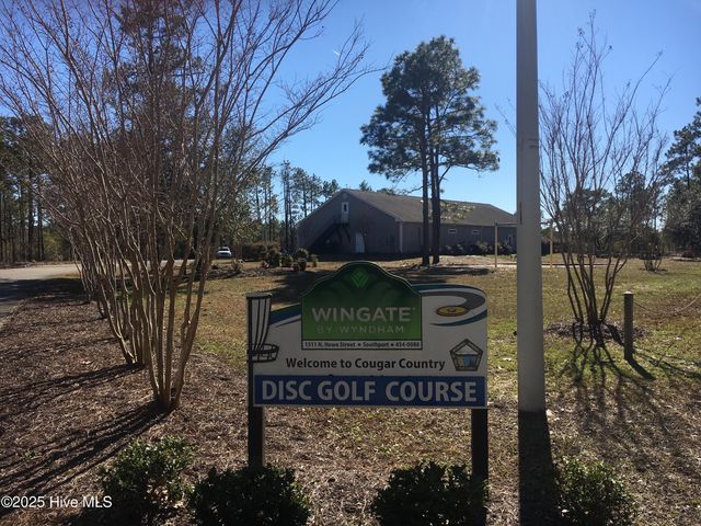 1041 Brooke Ridge Lane, Southport, NC 28461