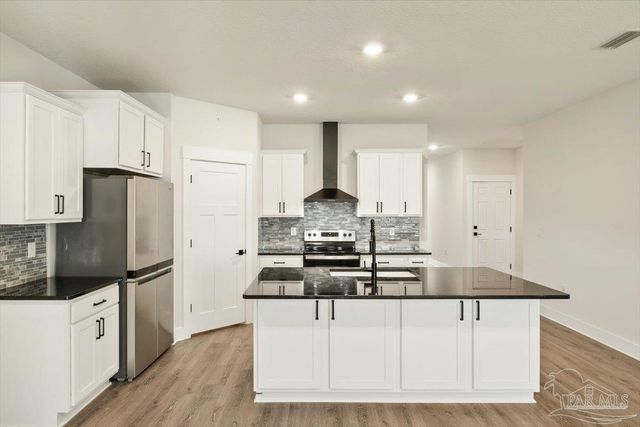 6207 Jenks Dr, Gulf Breeze, FL 32563