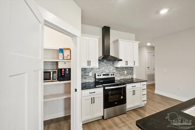 6207 Jenks Dr, Gulf Breeze, FL 32563