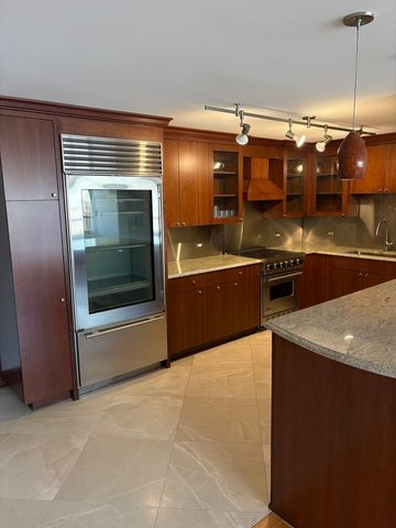 201 E CHESTNUT Street 22C, Chicago, IL 60611