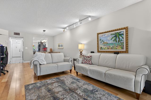 7547 NW 79th Avenue 212, Tamarac, FL 33321