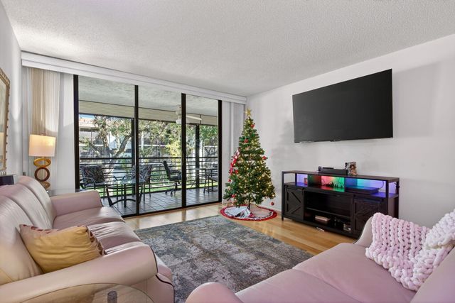 7547 NW 79th Avenue 212, Tamarac, FL 33321