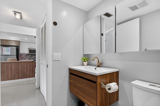 7547 NW 79th Avenue 212, Tamarac, FL 33321