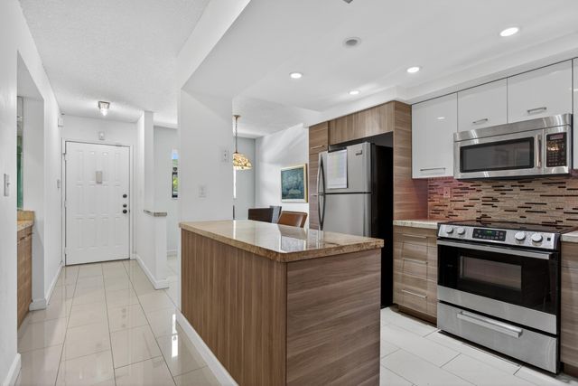 7547 NW 79th Avenue 212, Tamarac, FL 33321