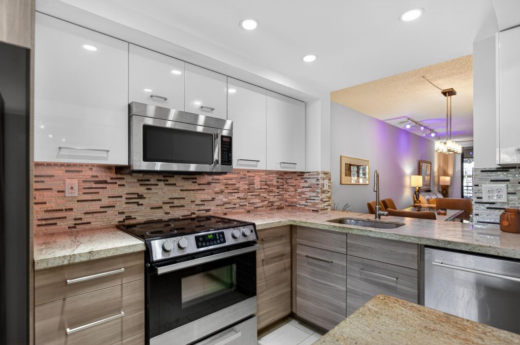 7547 NW 79th Avenue 212, Tamarac, FL 33321