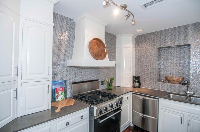 31 Wentworth Street, Charleston, SC 29401