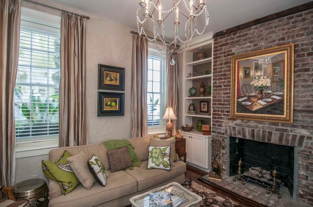 31 Wentworth Street, Charleston, SC 29401