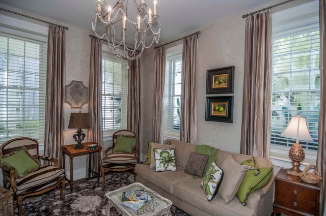 31 Wentworth Street, Charleston, SC 29401