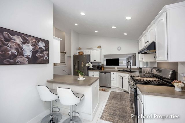 5715 W Grove Drive Se, City Of Kentwood, MI 49512