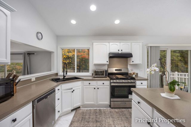 5715 W Grove Drive Se, City Of Kentwood, MI 49512