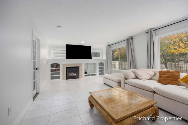 5715 W Grove Drive Se, City Of Kentwood, MI 49512