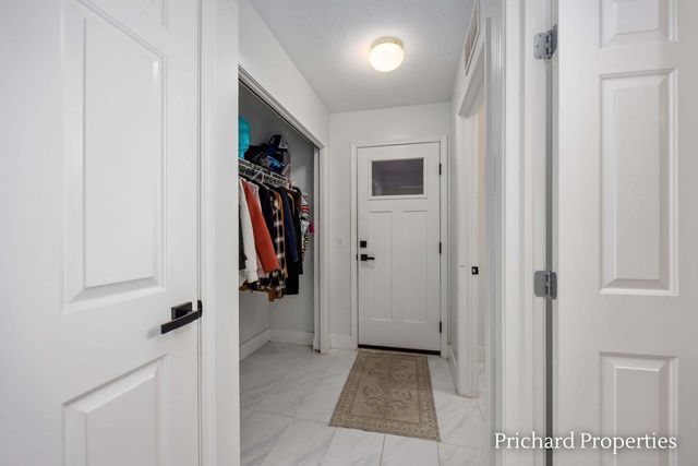 5715 W Grove Drive Se, City Of Kentwood, MI 49512