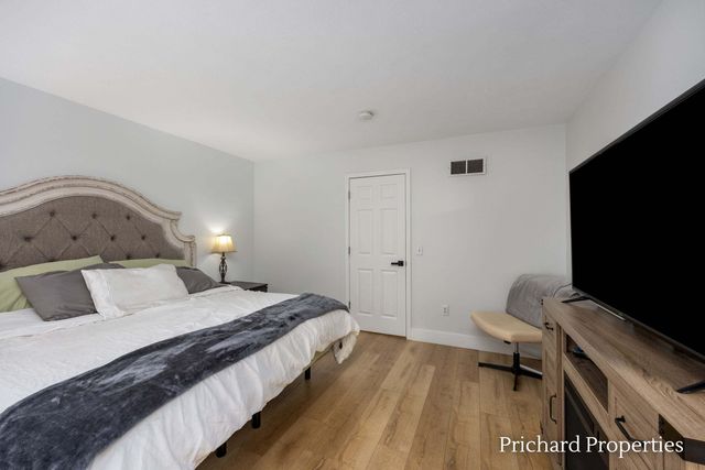 5715 W Grove Drive Se, City Of Kentwood, MI 49512