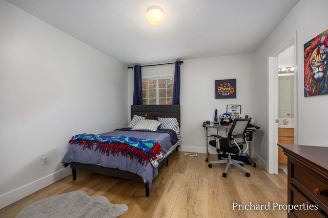5715 W Grove Drive Se, City Of Kentwood, MI 49512