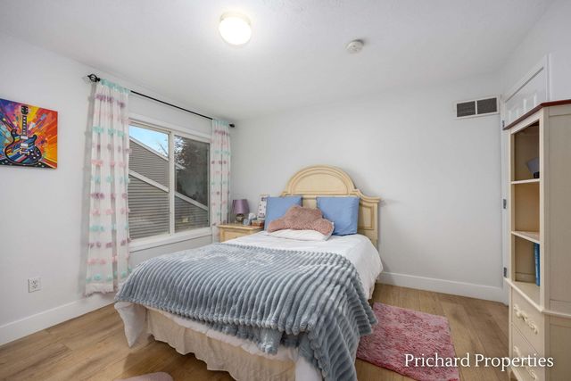 5715 W Grove Drive Se, City Of Kentwood, MI 49512