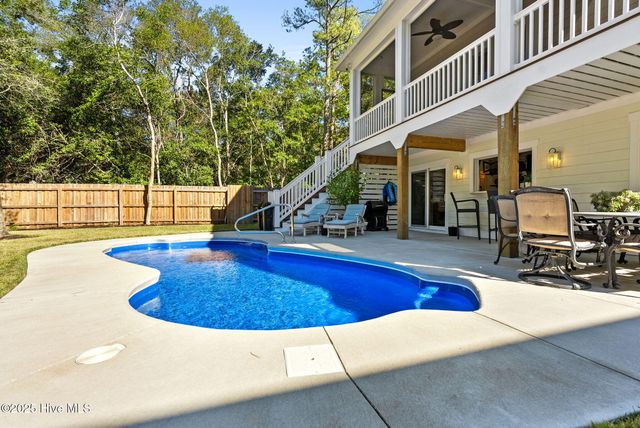 111 SW 22nd Street, Oak Island, NC 28465