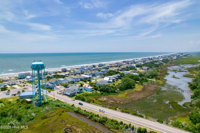 111 SW 22nd Street, Oak Island, NC 28465