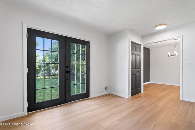 4901 Rossmoor Dr, Louisville, KY 40219