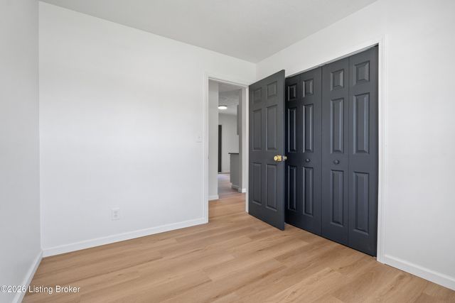 4901 Rossmoor Dr, Louisville, KY 40219