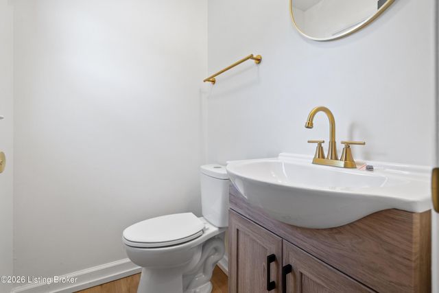 4901 Rossmoor Dr, Louisville, KY 40219